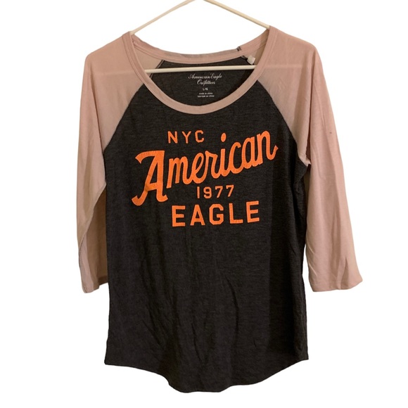 American Eagle Outfitters Tops - EUC American Eagle Women’s Baseball Shirt in Gray/Pink